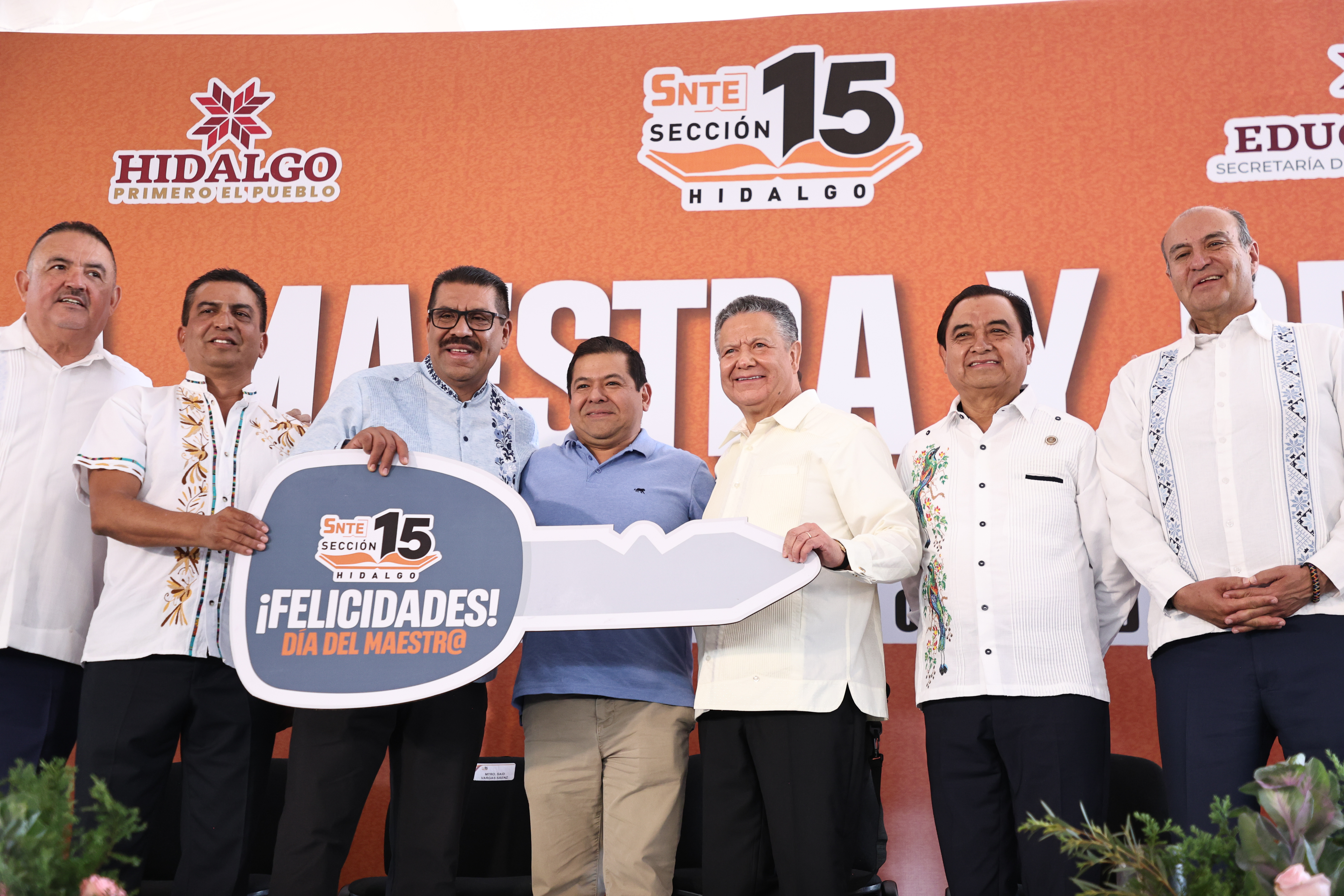 Julio Menchaca reconoce al magisterio y fortalece la educación en Hidalgo con inversión histórica